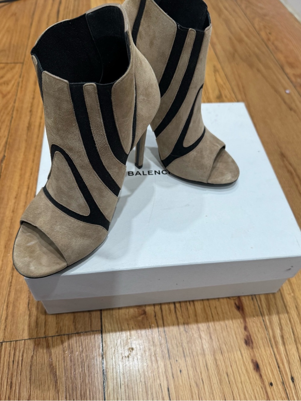 Balenciaga Suede Graphic Open Toe Booties 39 Camel Black
